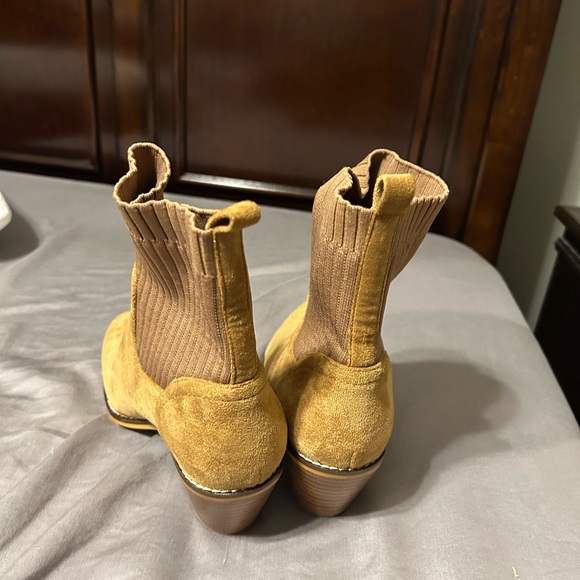 Corky's Crackling Boot - Camel sized 7 - Picture 2 of 7